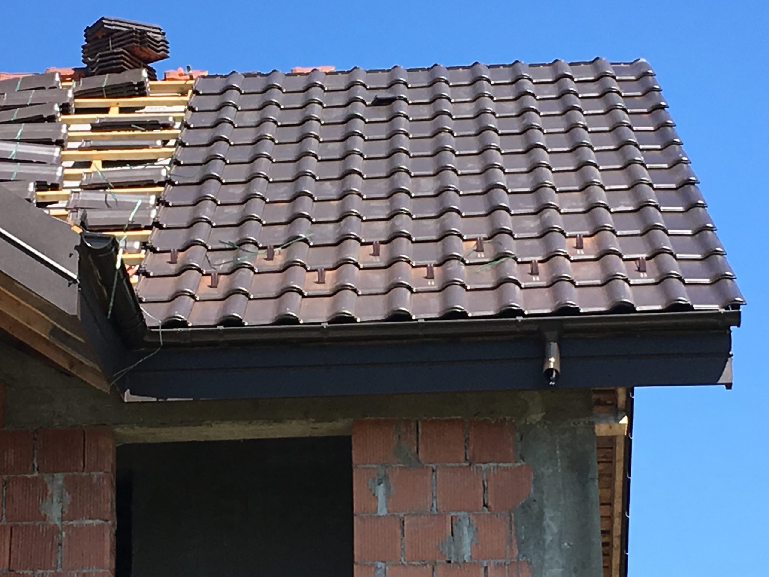 Acoperiș de țiglă în construcție